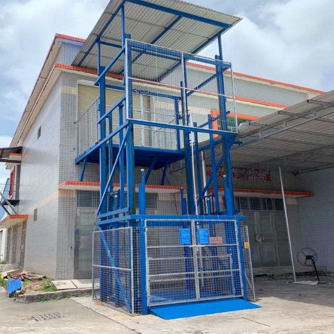 清流建材厂室外升降货梯安装